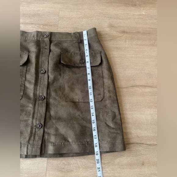 Banana Republic Skirt Womens 12 Military Green Vegan Suede Button Up Pockets NWT - Picture 7 of 7